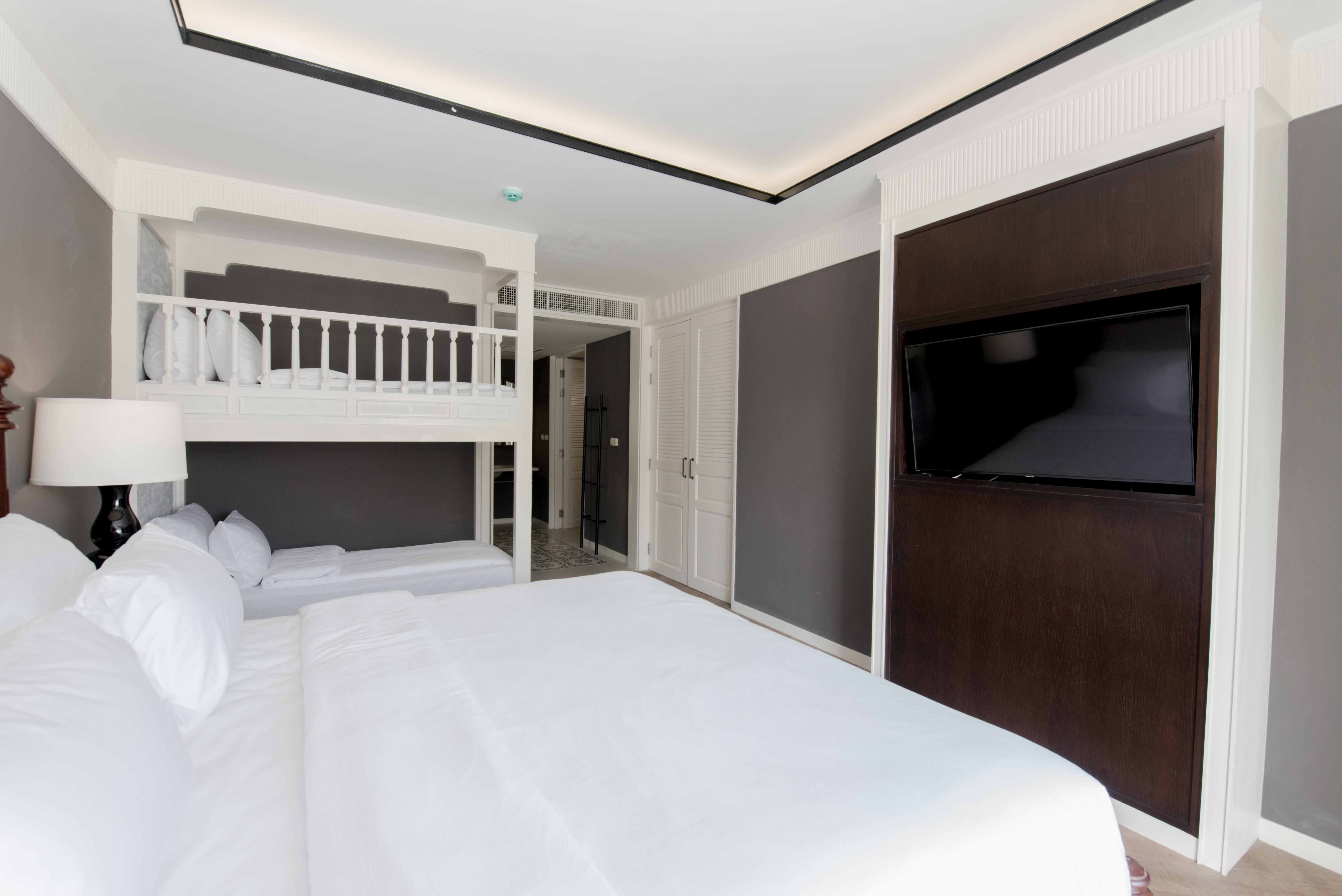 Marina Gallery Resort-Kacha-Kalim Bay - Sha Plus Patong Exterior foto A bedroom at the hotel